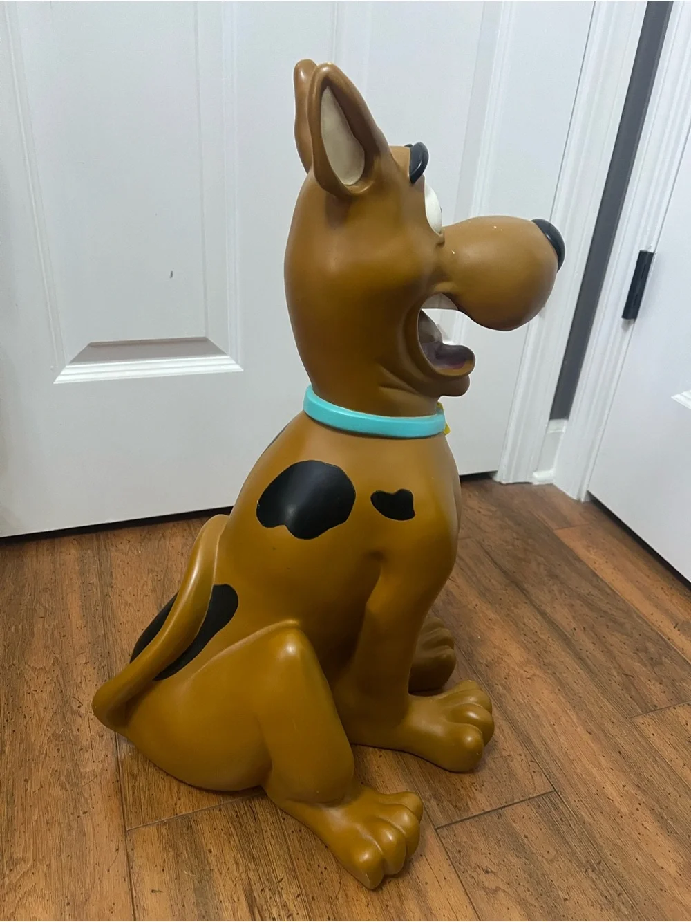Extremely Rare Tall Hanna Barbera Scooby Doo Big Figurine Statue WB Store